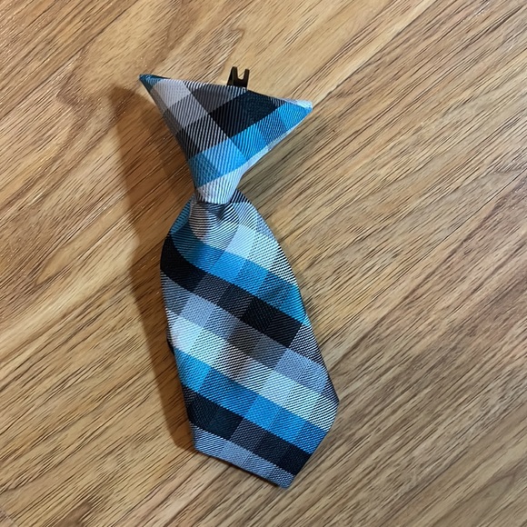 Lots of 14 clip on baby ties. These are not toddler size. - Picture 9 of 16
